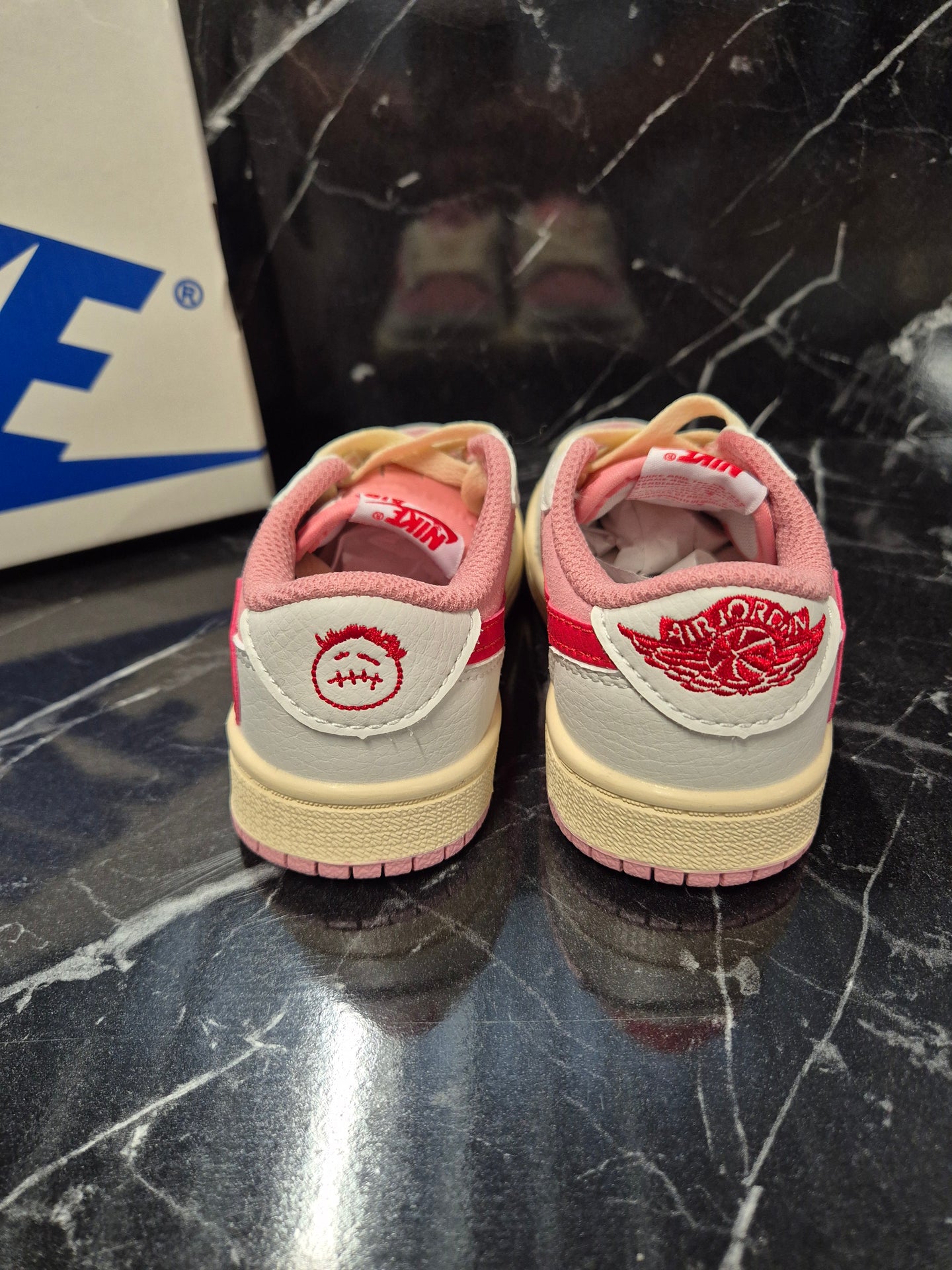 KIDS SCHOENEN Nike Air Jordan 1 Low Arctic Pink