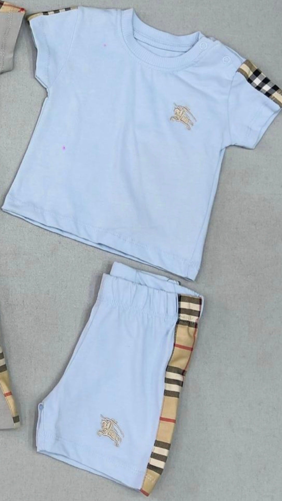 NEWBORN Set Burberry Logo Borst Licht Blauw
