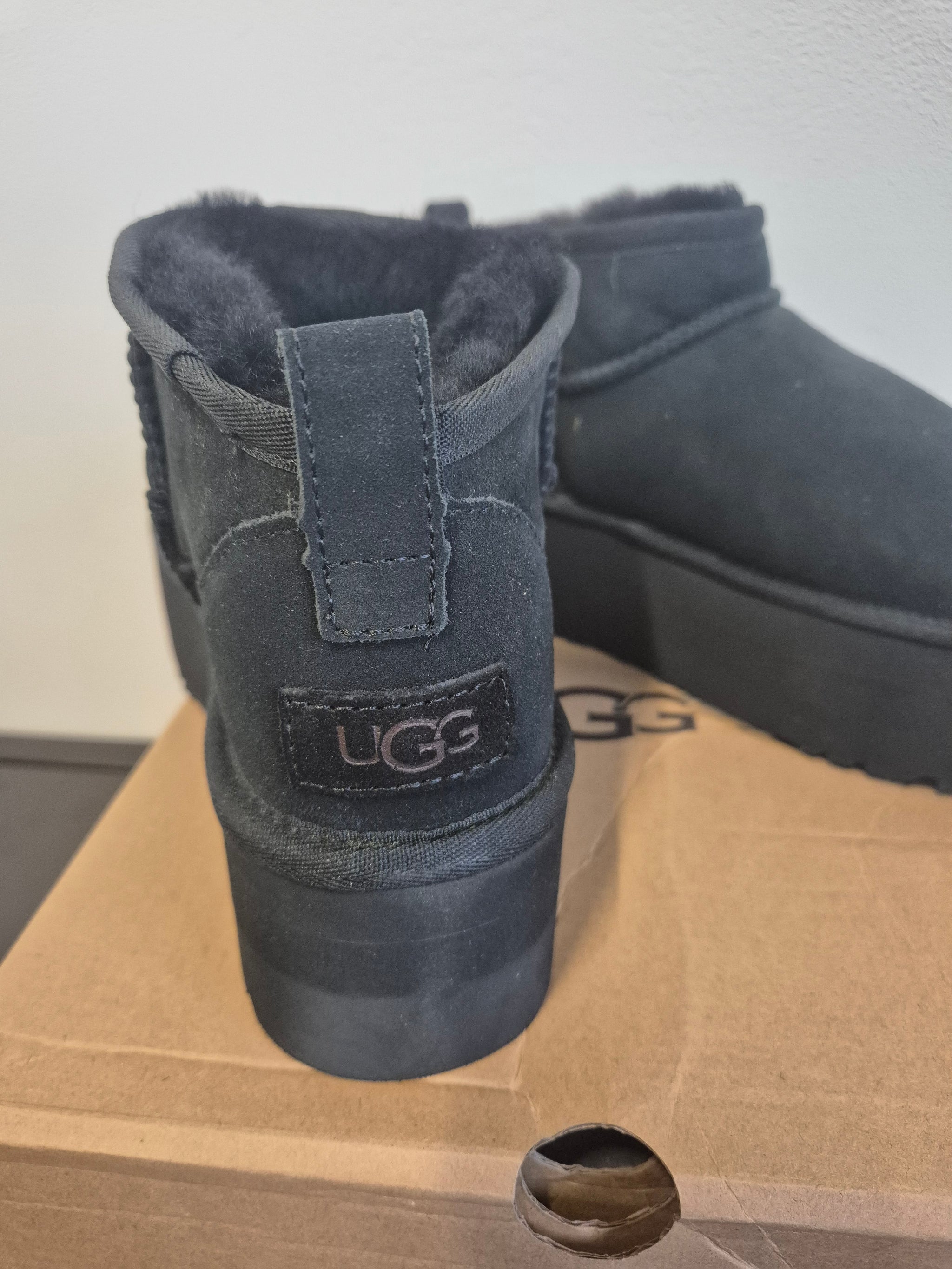 DAMES SCHOENEN UGG Classic Ultra Mini Platform Zwart