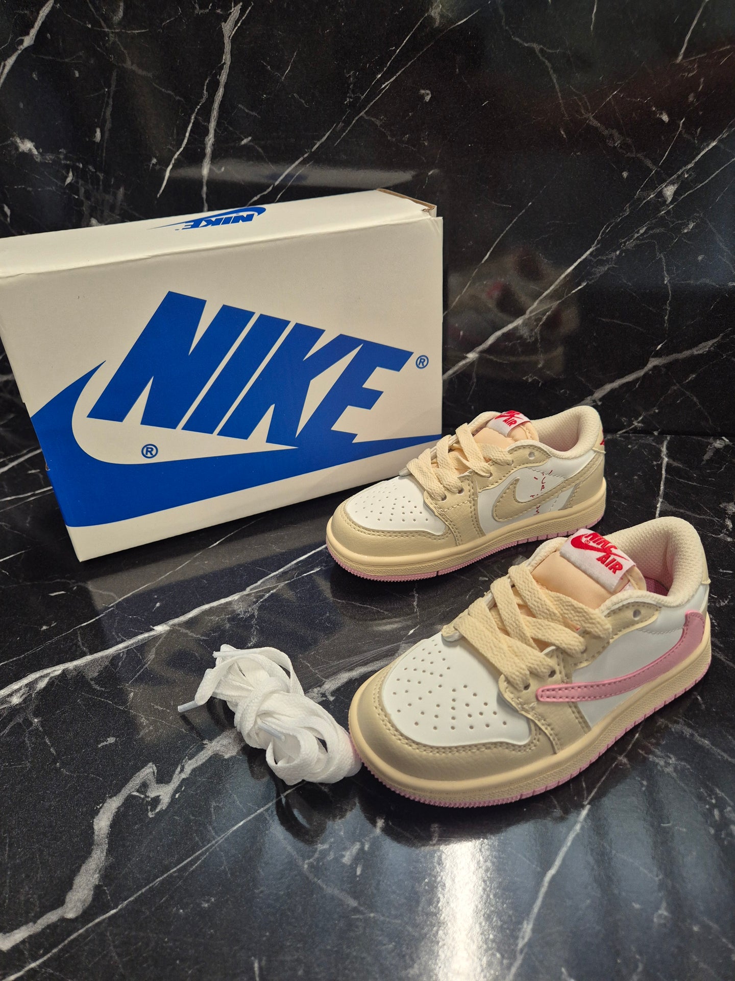 KIDS SCHOENEN Nike Air Jordan 1 Low Travis Scott Pink Kids