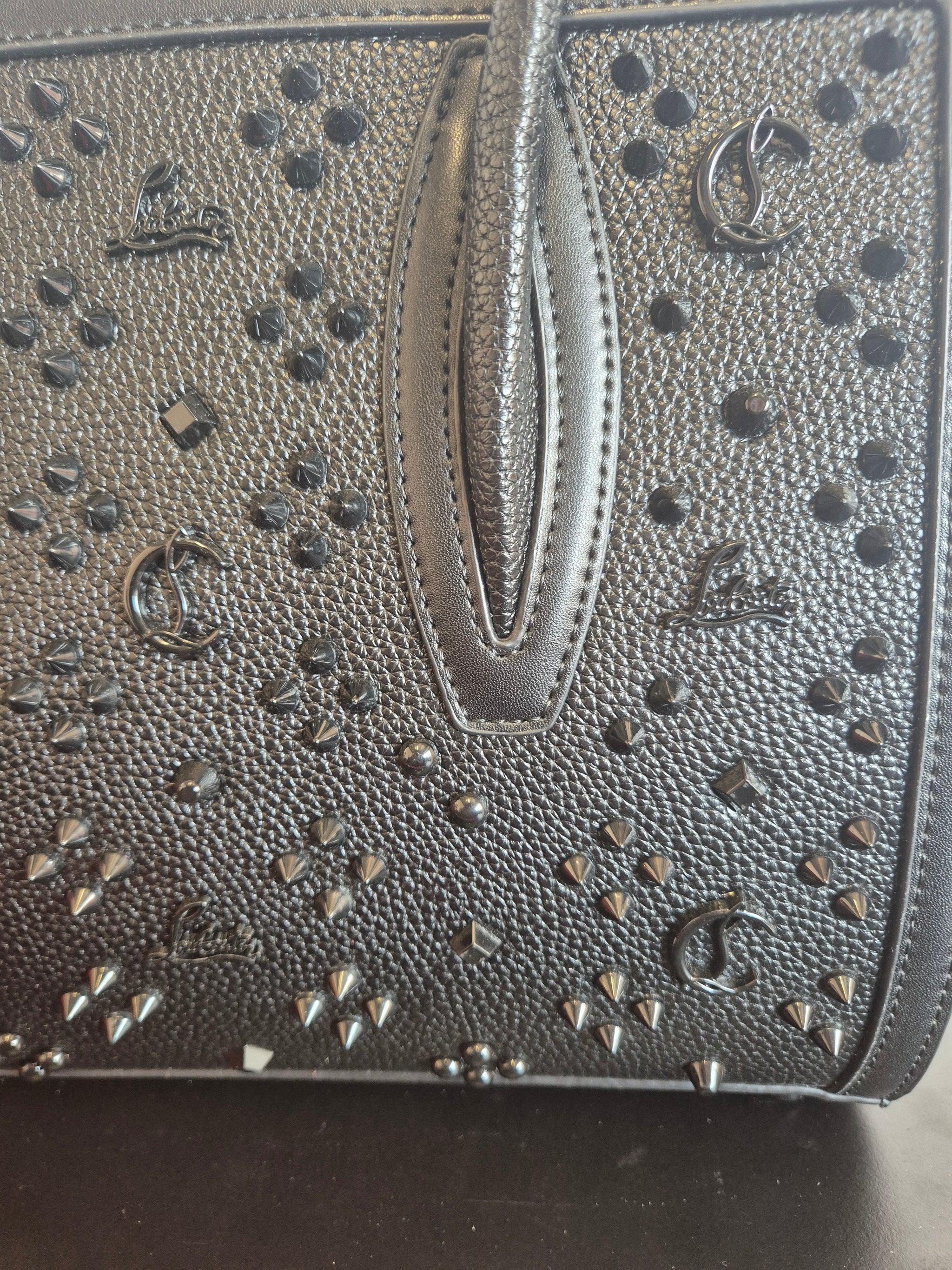 DAMES TASSEN LOUBOUTIN LOUBINTHESKY ZWART