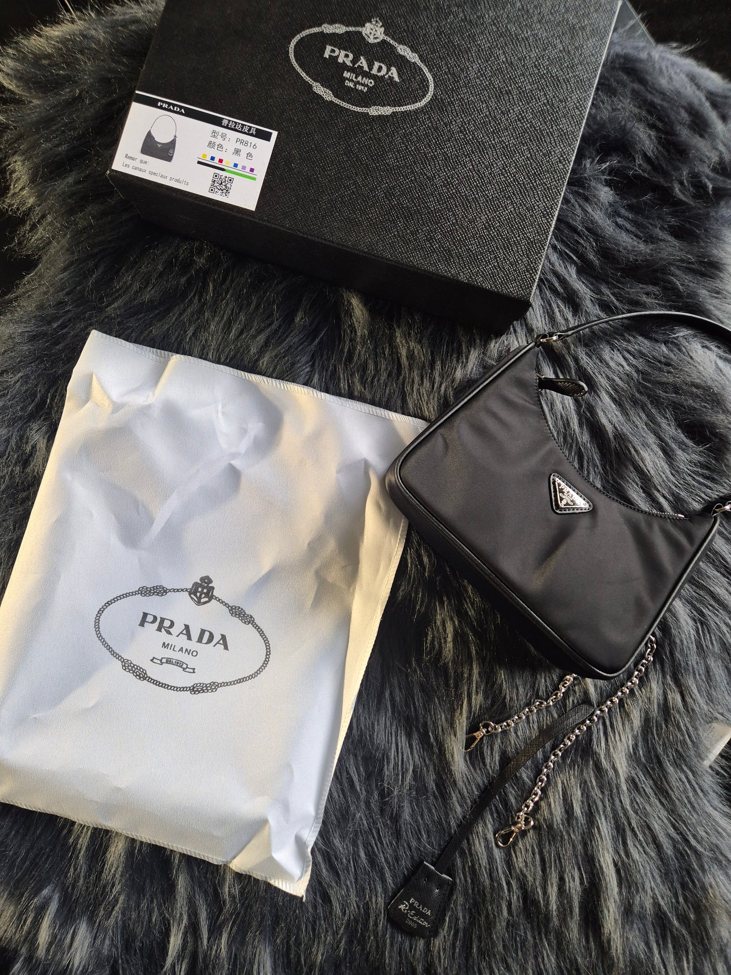 DAMES TASSEN Prada Re-edition Nylon Shoulder Bag