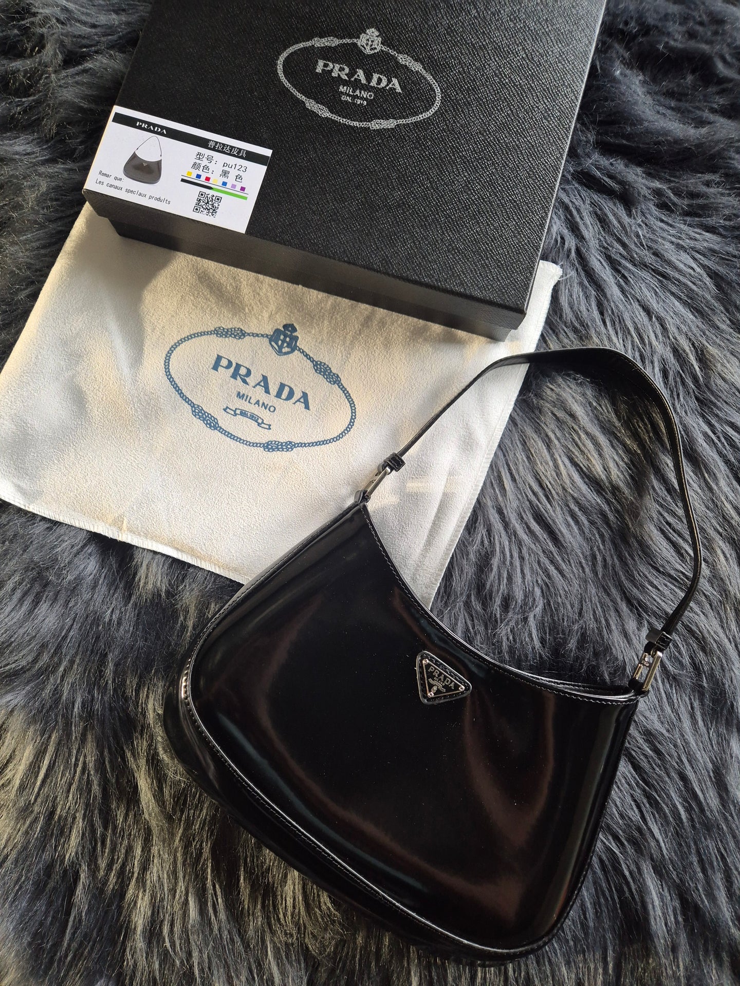DAMES TASSEN Prada Re-Edition Nylon Bag Glanzend leer