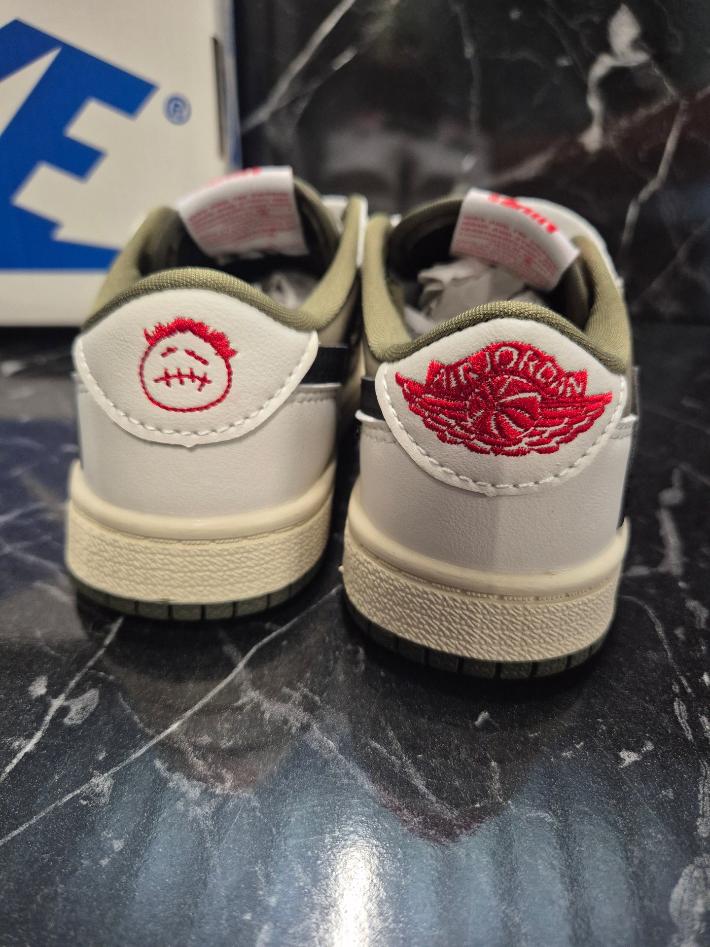KIDS SCHOENEN Nike Air Jordan 1 Low x Travis Scott (Olive)