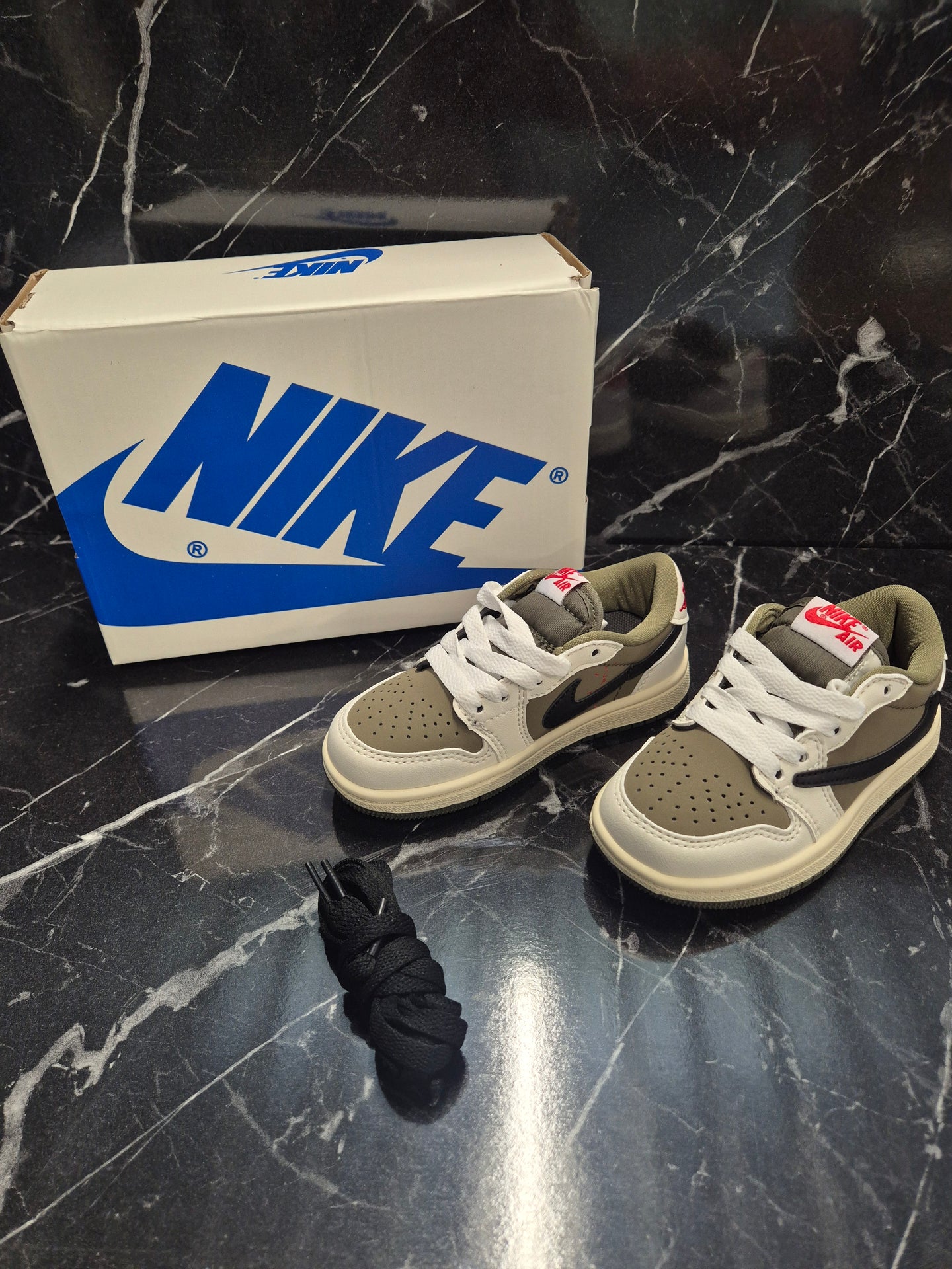KIDS SCHOENEN Nike Air Jordan 1 Low x Travis Scott (Olive)