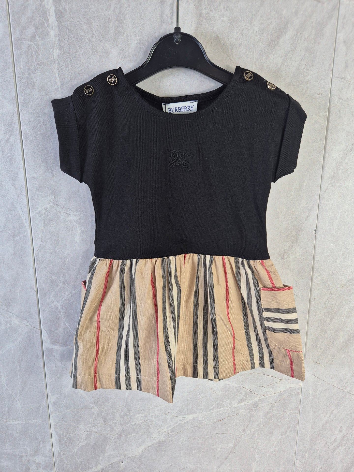 NEWBORN JURKJE BURBERRY ZWART
