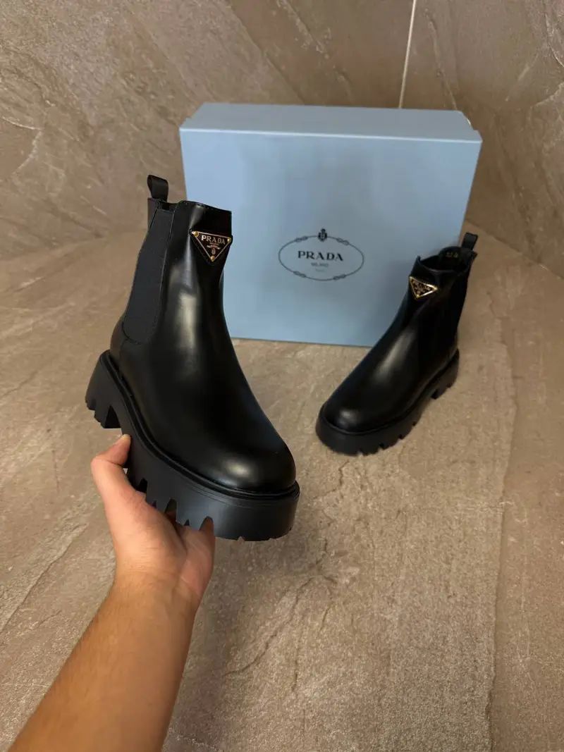 DAMES SCHOENEN PRADA MONOLITH BRUSHED LEATHER CHELSEA BOOTS