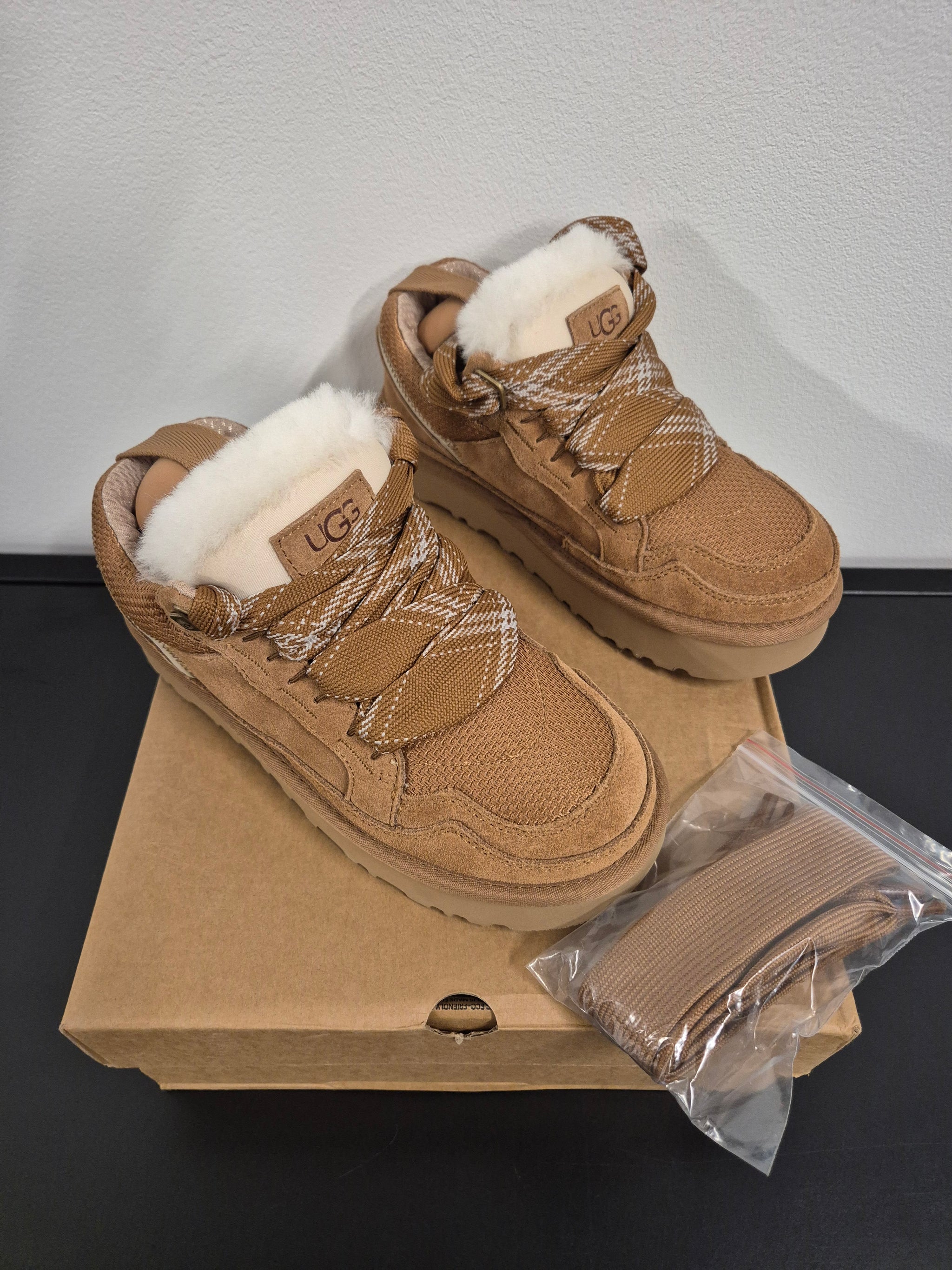 DAMES SCHOENEN UGG-Lowmel Veter