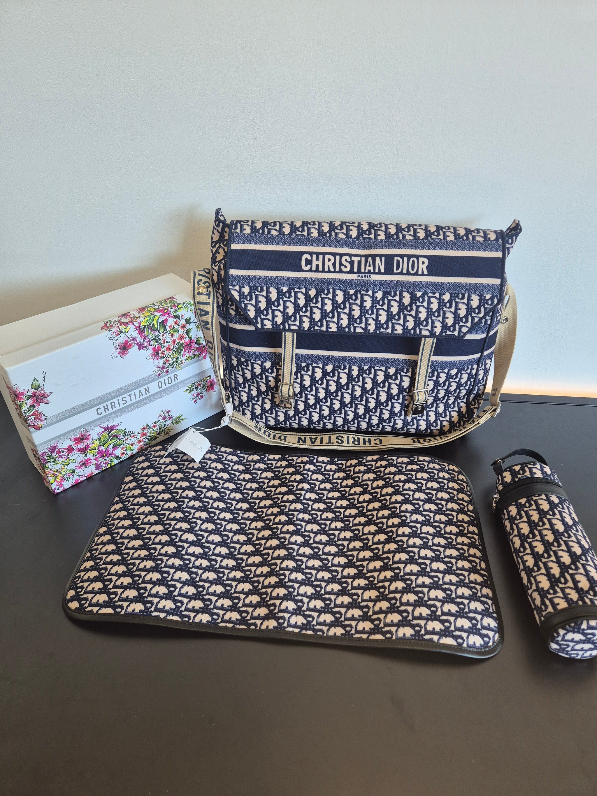 BABY NEWBORN CHRISTIAN DIOR PARIS LUIERTAS