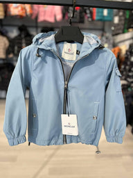 KIDS MONCLER ZOMER JAS LICHT BLAUW